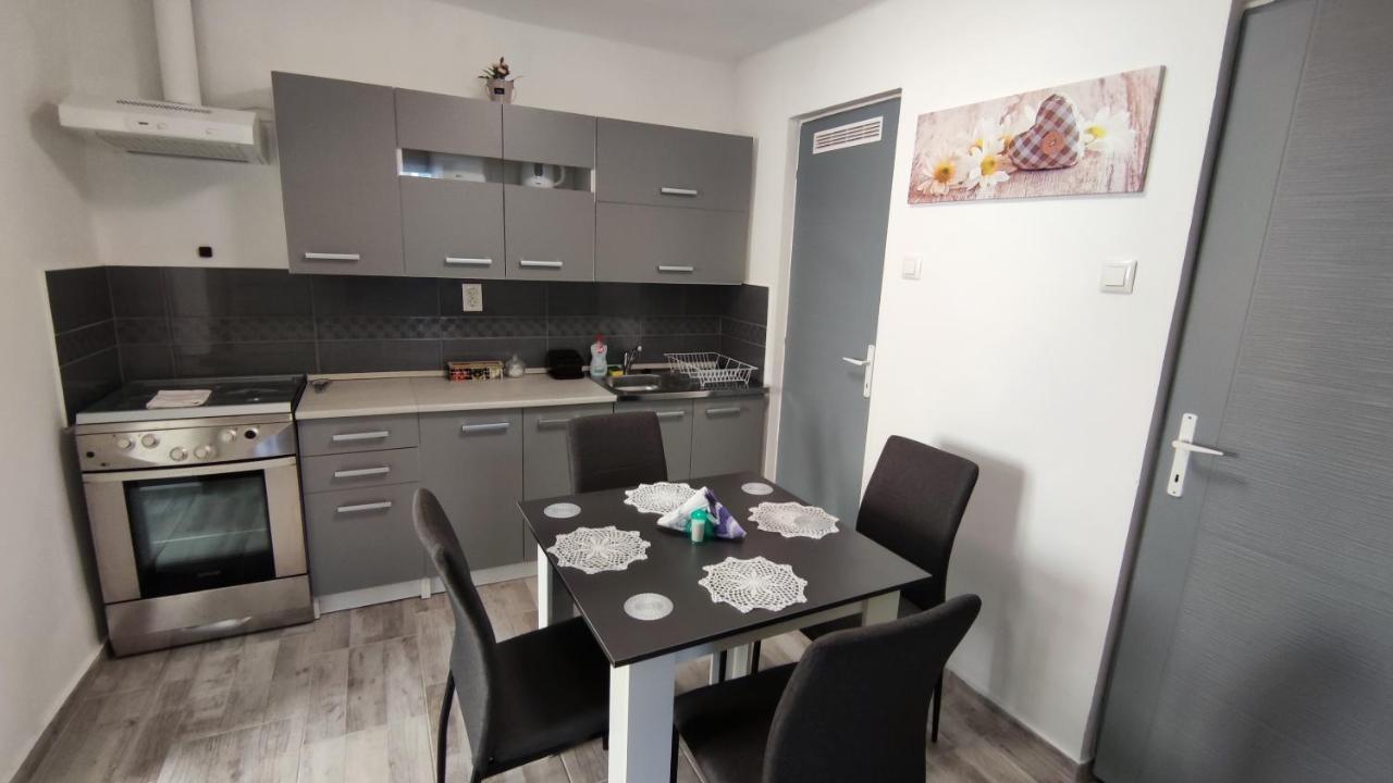 Freedom-Fehervar Apartman Секешфехервар Экстерьер фото