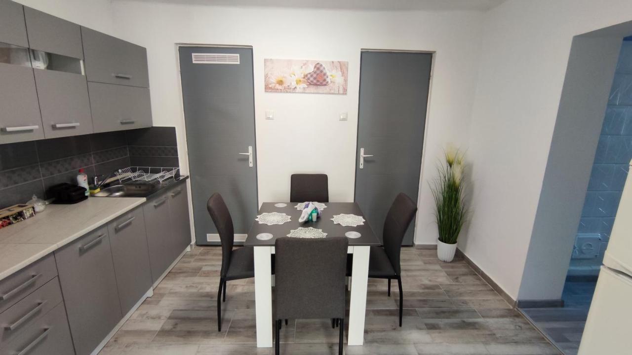 Freedom-Fehervar Apartman Секешфехервар Экстерьер фото