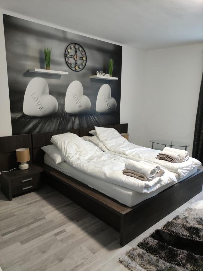 Freedom-Fehervar Apartman Секешфехервар Экстерьер фото